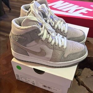 Nike Air Jordan 1 Mid SE 'Particle Grey'